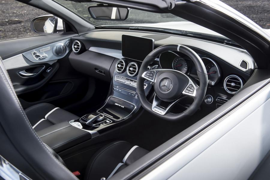 Интерьер Mercedes-AMG C63 S Cabriolet 2016 года  (UK) (фото 15 из 30)
